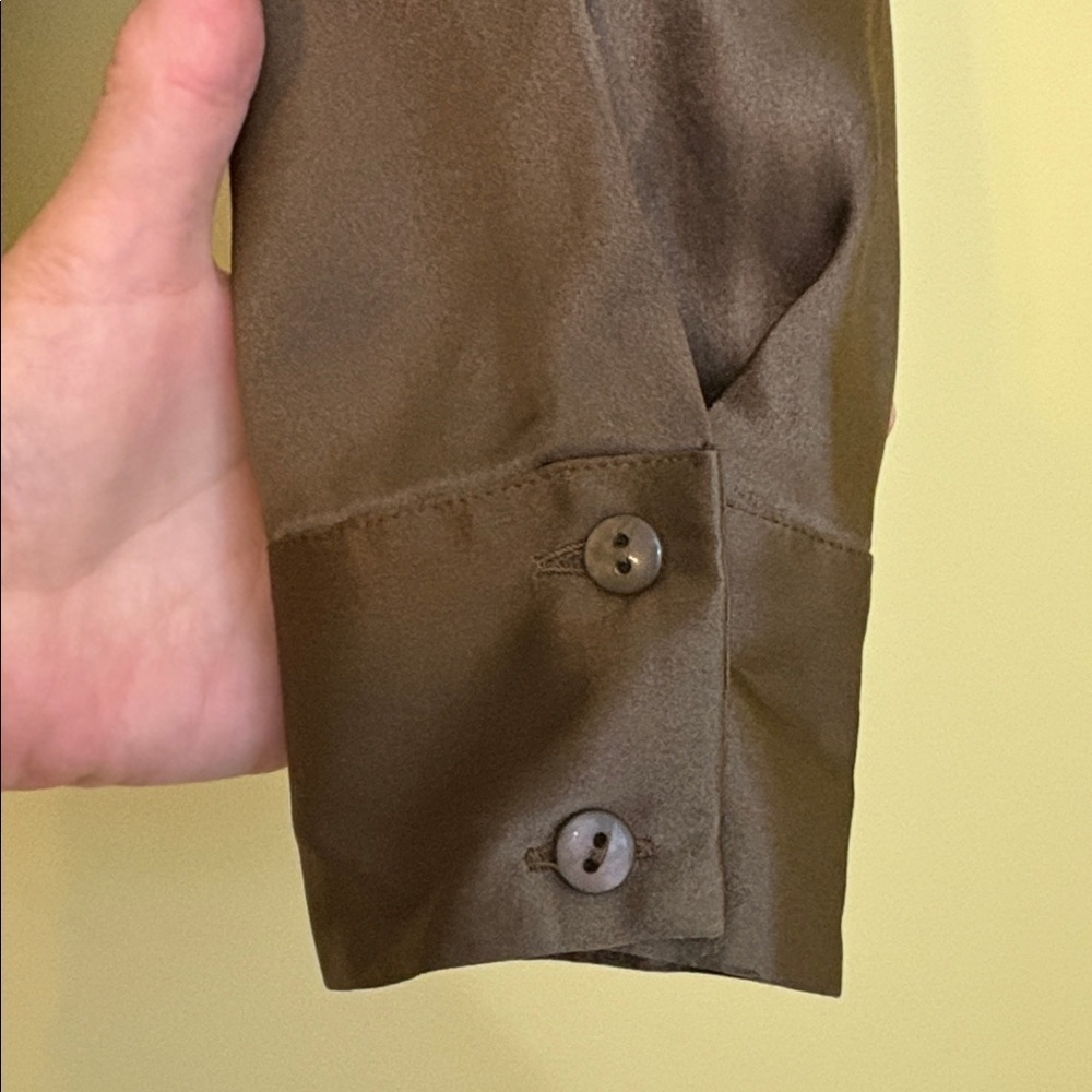 Joanie Char | 100% Silk Brown Button-Back Pleated Yoke Mock Neck Blouse Top 8 - Picture 7 of 17